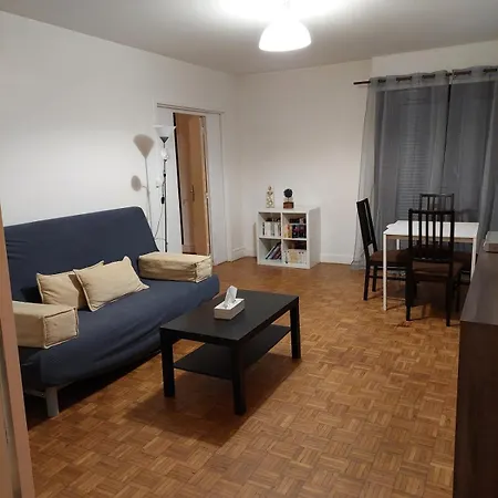 Apartment 3 Bedroom - Sleeps 6 Saint-Cyr-l'Ecole