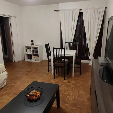 Apartment 3 Bedroom - Sleeps 6 *