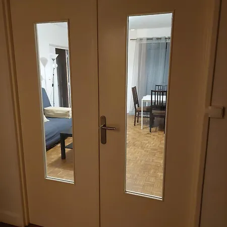 Apartment 3 Bedroom - Sleeps 6 Saint-Cyr-l'Ecole