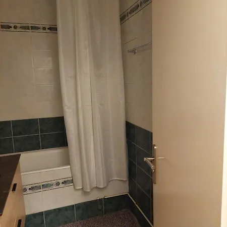 3 Bedroom - Sleeps 6 Apartment